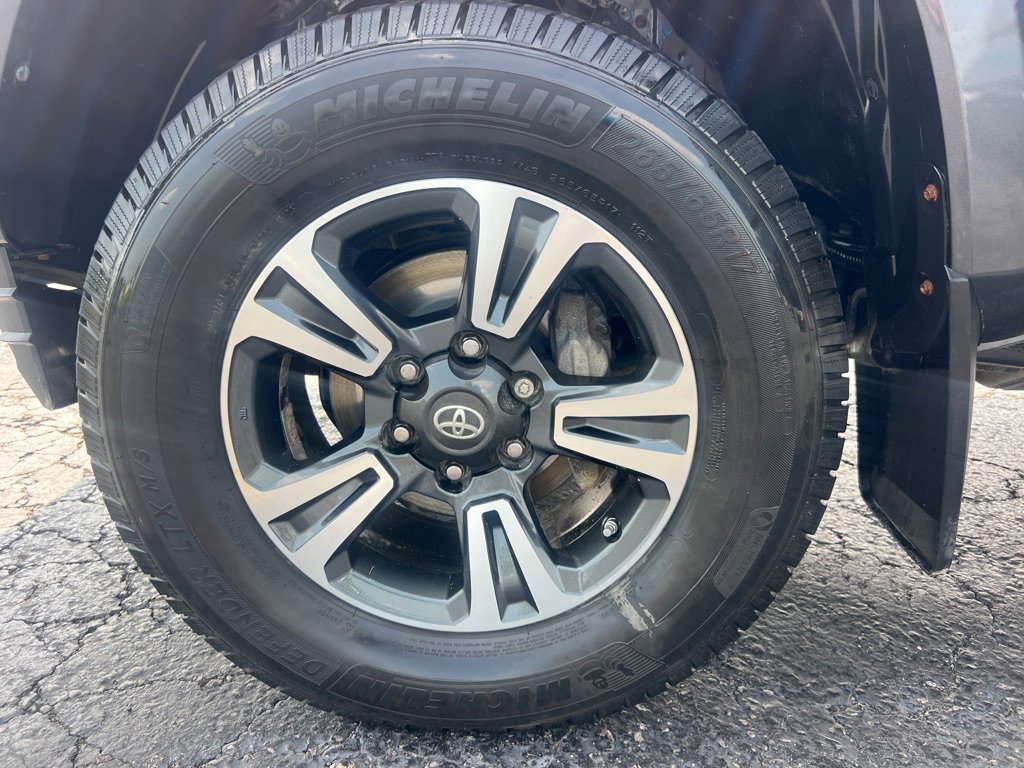 Used 2017 Toyota Tacoma 4x4 Double Cab image 40
