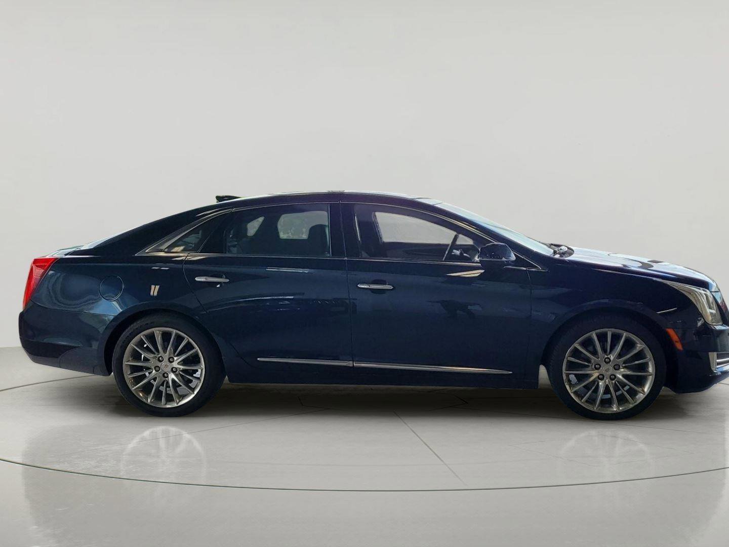 Used 2015 Cadillac XTS Platinum AWD/4WD image 2
