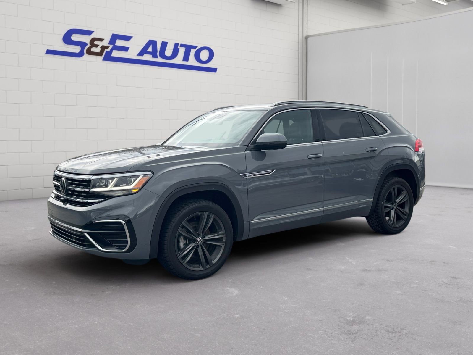 Used 2022 Volkswagen Atlas Cross Sport SEL Premium R-Line AWD/4WD image 1