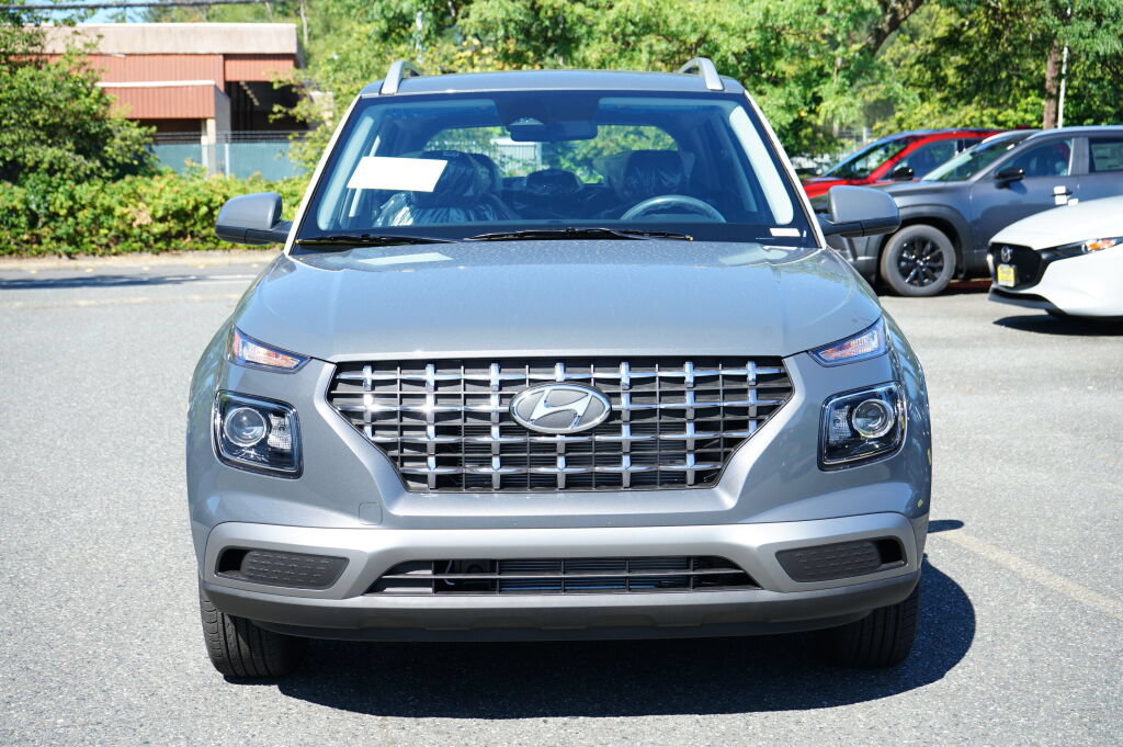New 2025 Hyundai Venue SEL FWD image 2
