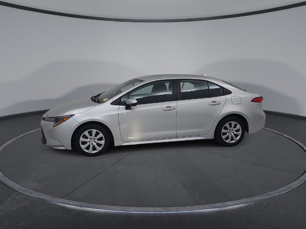 Used 2025 Toyota Corolla LE FWD image 10