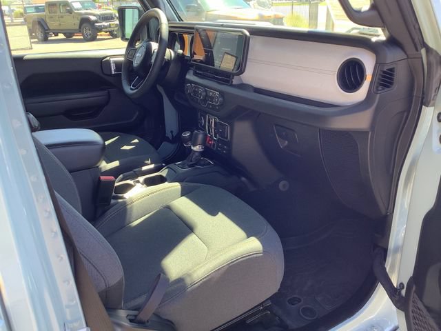 Used 2024 Jeep Wrangler Unlimited AWD/4WD image 36