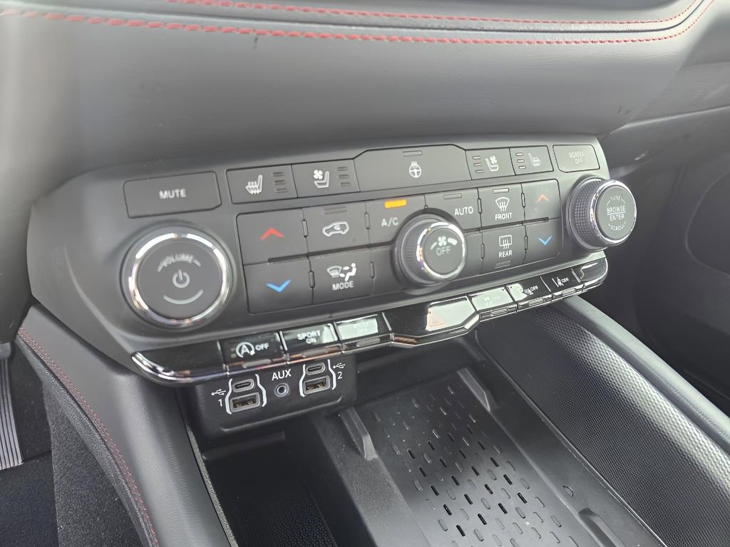 Used 2025 Dodge Durango GT image 21