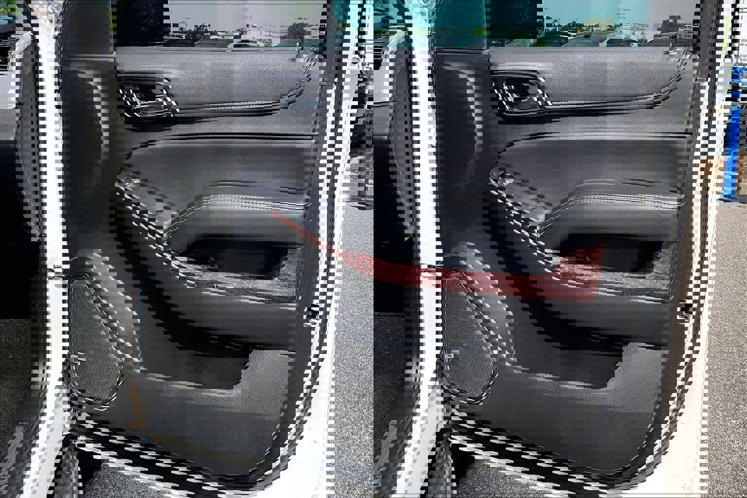 Used 2018 GMC Yukon XL SLT w/ Open Road Package image 25