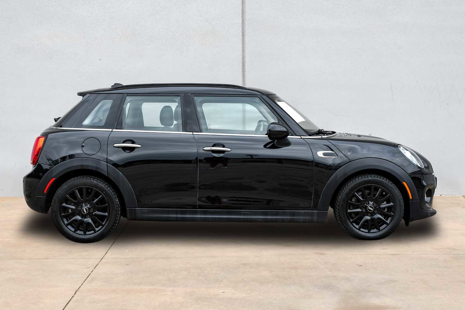 Used 2019 MINI Cooper 4-Door Hardtop image 8