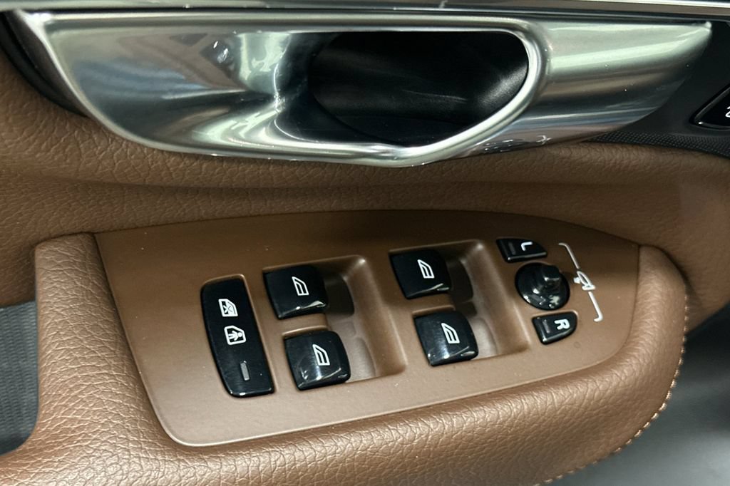 Used 2019 Volvo XC90 T6 Momentum w/ Protection Package Premier AWD/4WD image 12