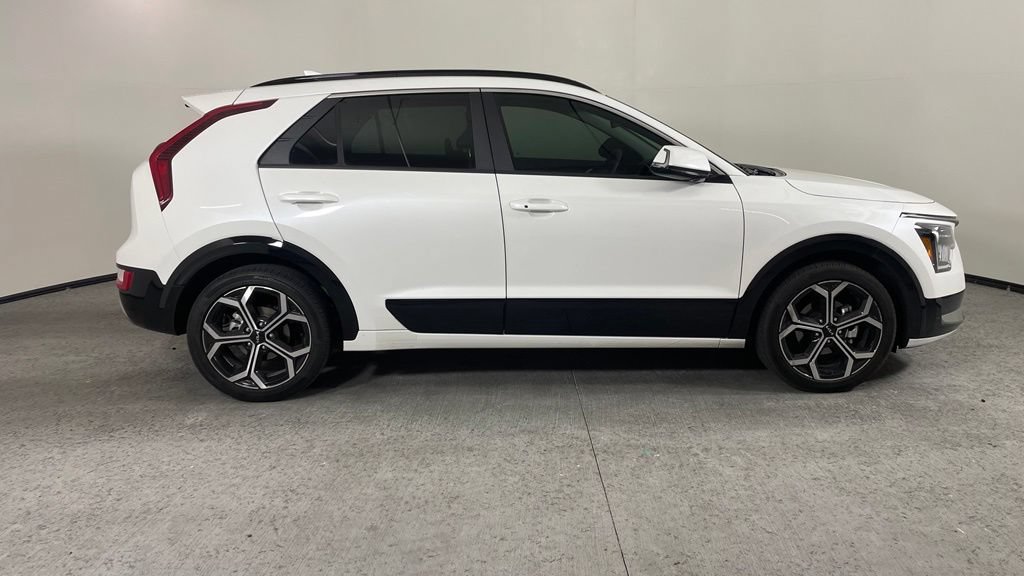 Used 2024 Kia Niro EX Touring FWD image 2