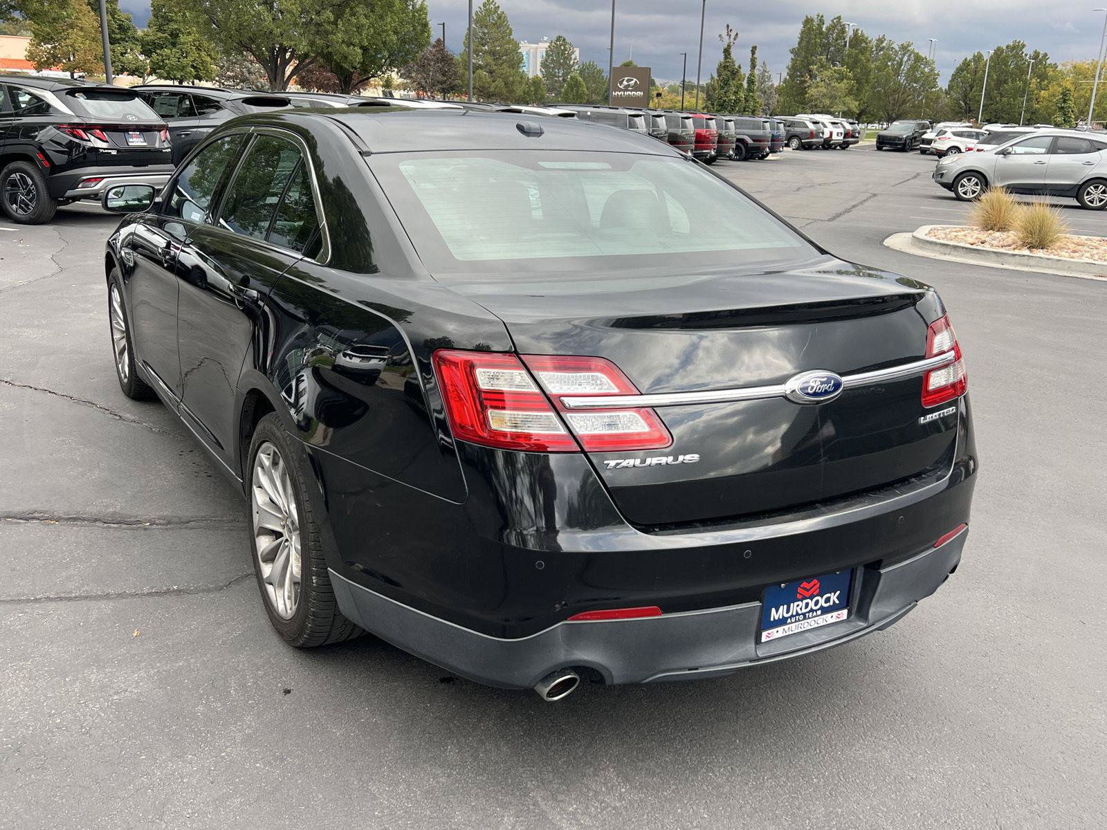 Used 2015 Ford Taurus Limited FWD image 19