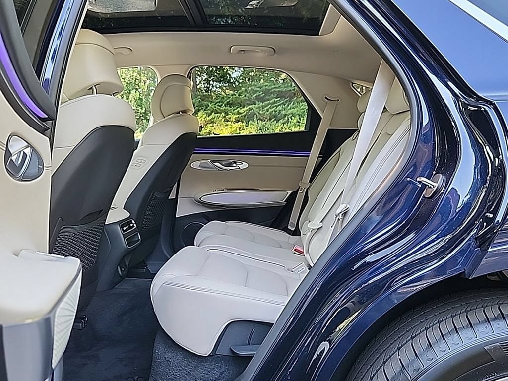 Certified 2026 Genesis GV70 2.5T Advanced AWD/4WD image 23