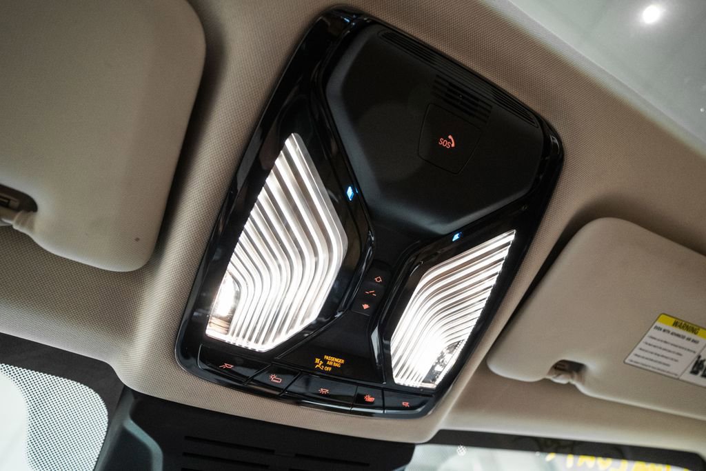 Used 2024 BMW X7 xDrive40i w/ Parking Assistance Package image 23