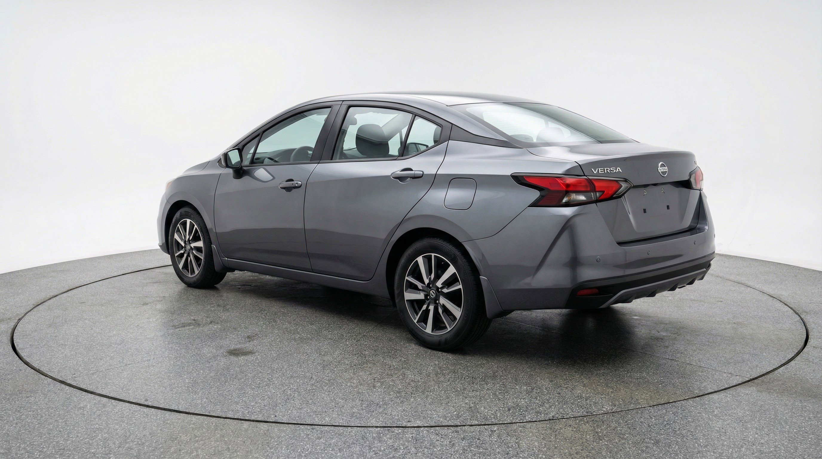 Used 2025 Nissan Versa SV image 6