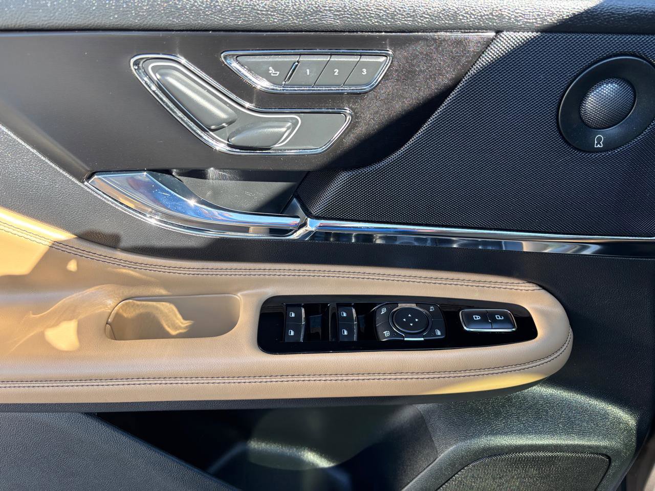 Used 2021 Lincoln Corsair Reserve image 8