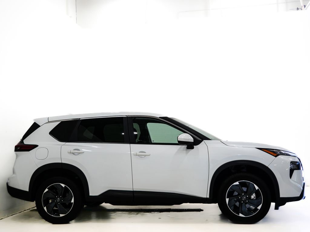 Used 2024 Nissan Rogue SV AWD/4WD image 4
