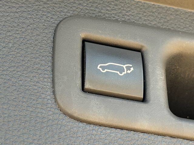 Used 2021 Toyota Highlander XLE FWD image 11