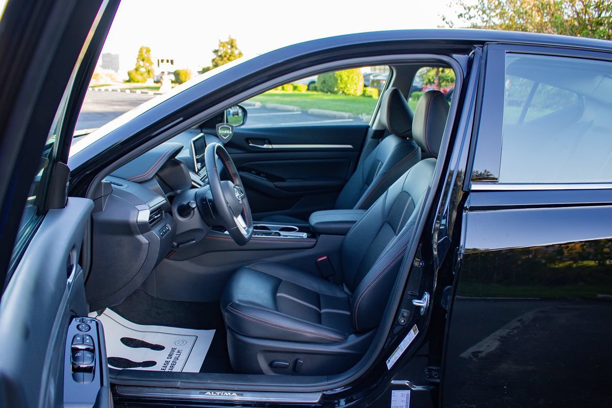 Used 2025 Nissan Altima 2.5 SR AWD/4WD image 13