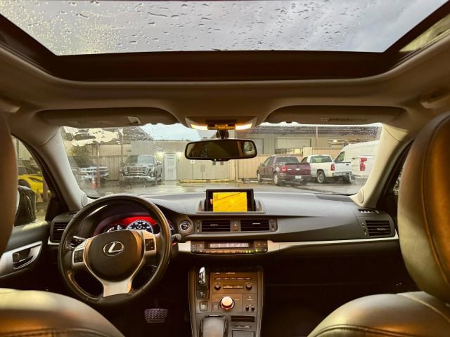 Used 2011 Lexus CT 200h Premium image 8