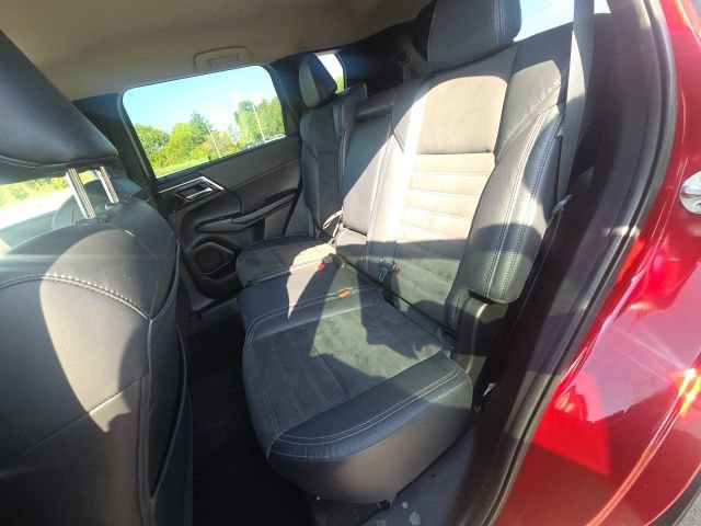 Used 2022 Mitsubishi Outlander SE FWD image 16