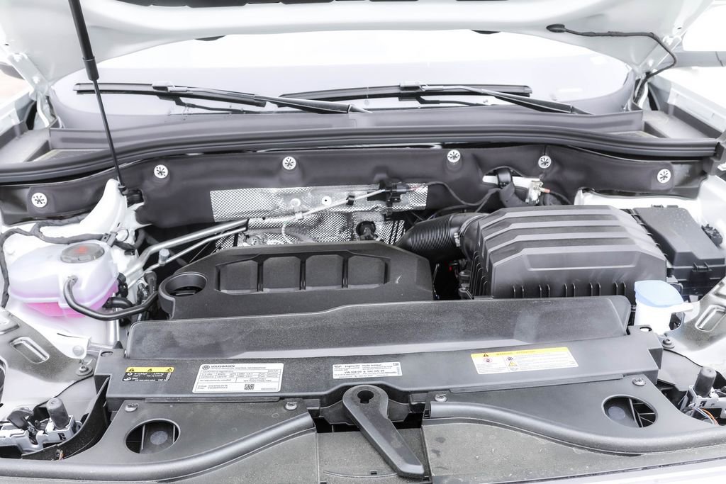 Used 2025 Volkswagen Atlas Cross Sport SE image 39