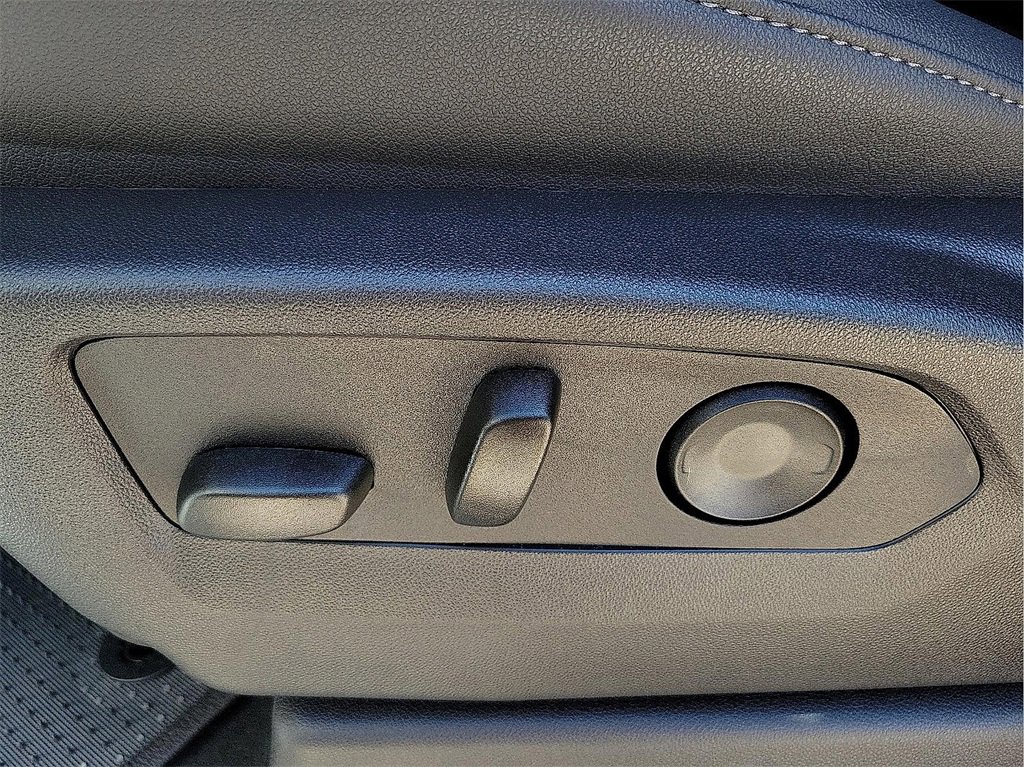 New 2026 GMC Sierra 2500 SLT w/ Texas SLT Premium Package image 15