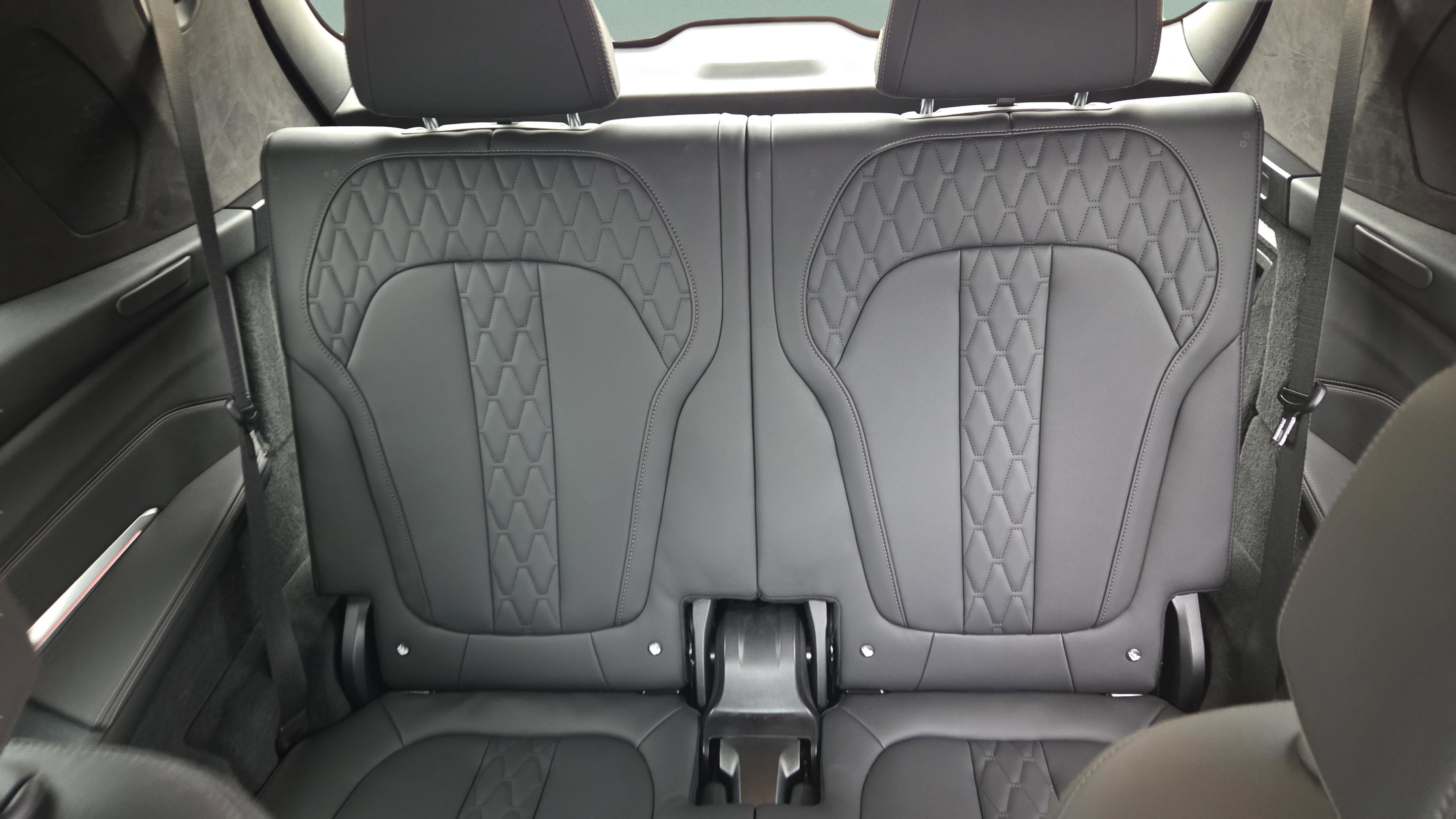 Used 2022 BMW X7 M50i w/ Luxury Seating Package image 34