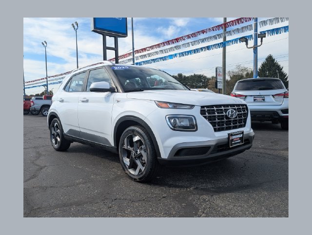 Used 2025 Hyundai Venue SEL FWD image 1