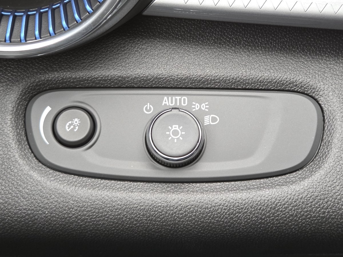 New 2026 Chevrolet Trax LT w/ Driver Confidence Package FWD image 32