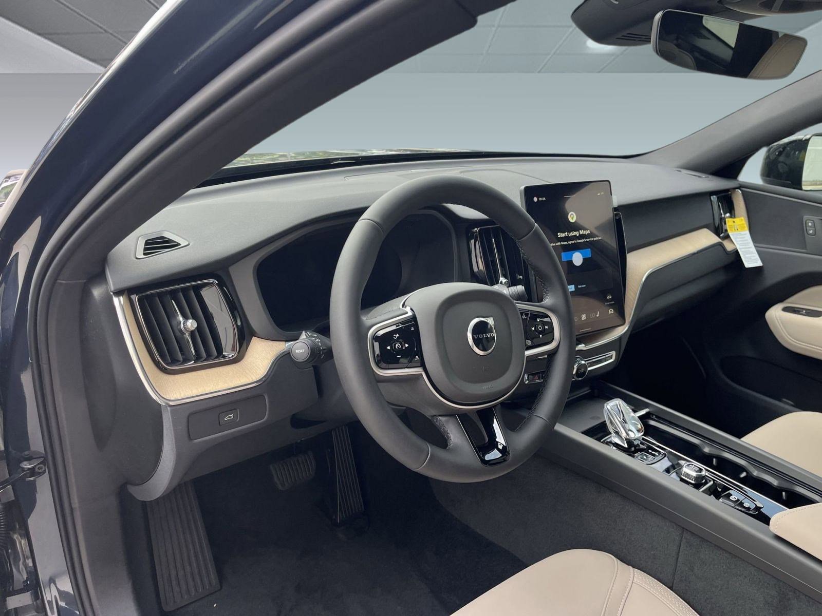 Used 2026 Volvo XC60 B5 Core w/ Climate Package image 4