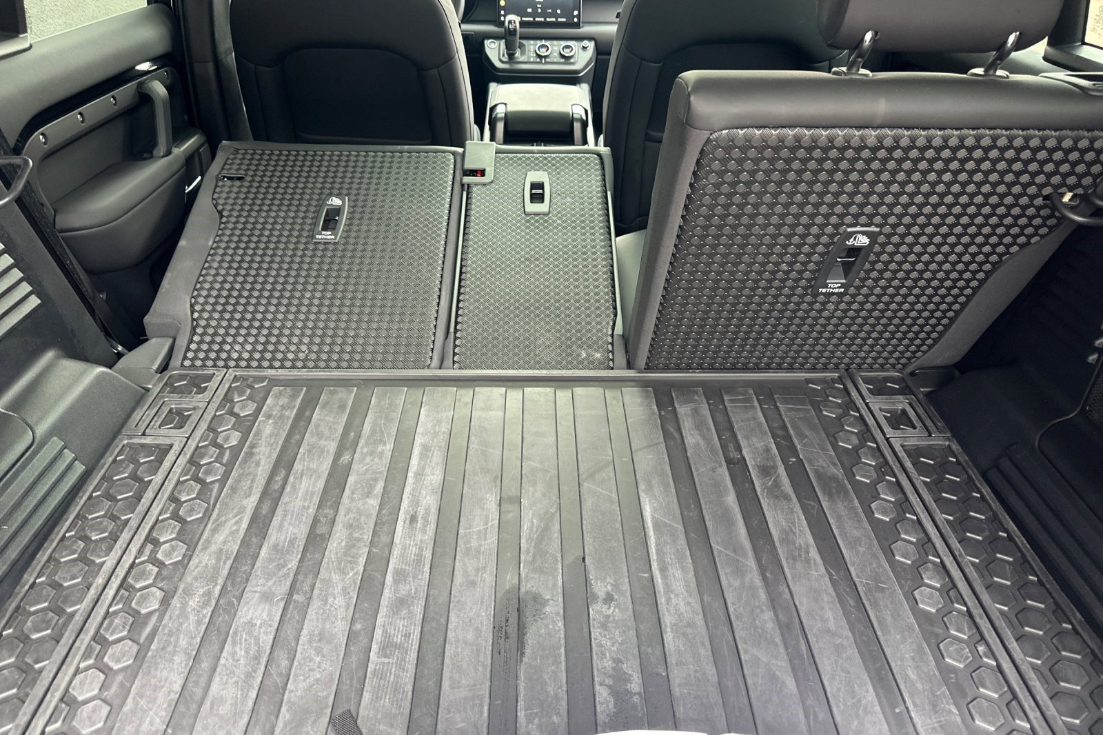 Used 2025 Land Rover Defender 110 S image 33