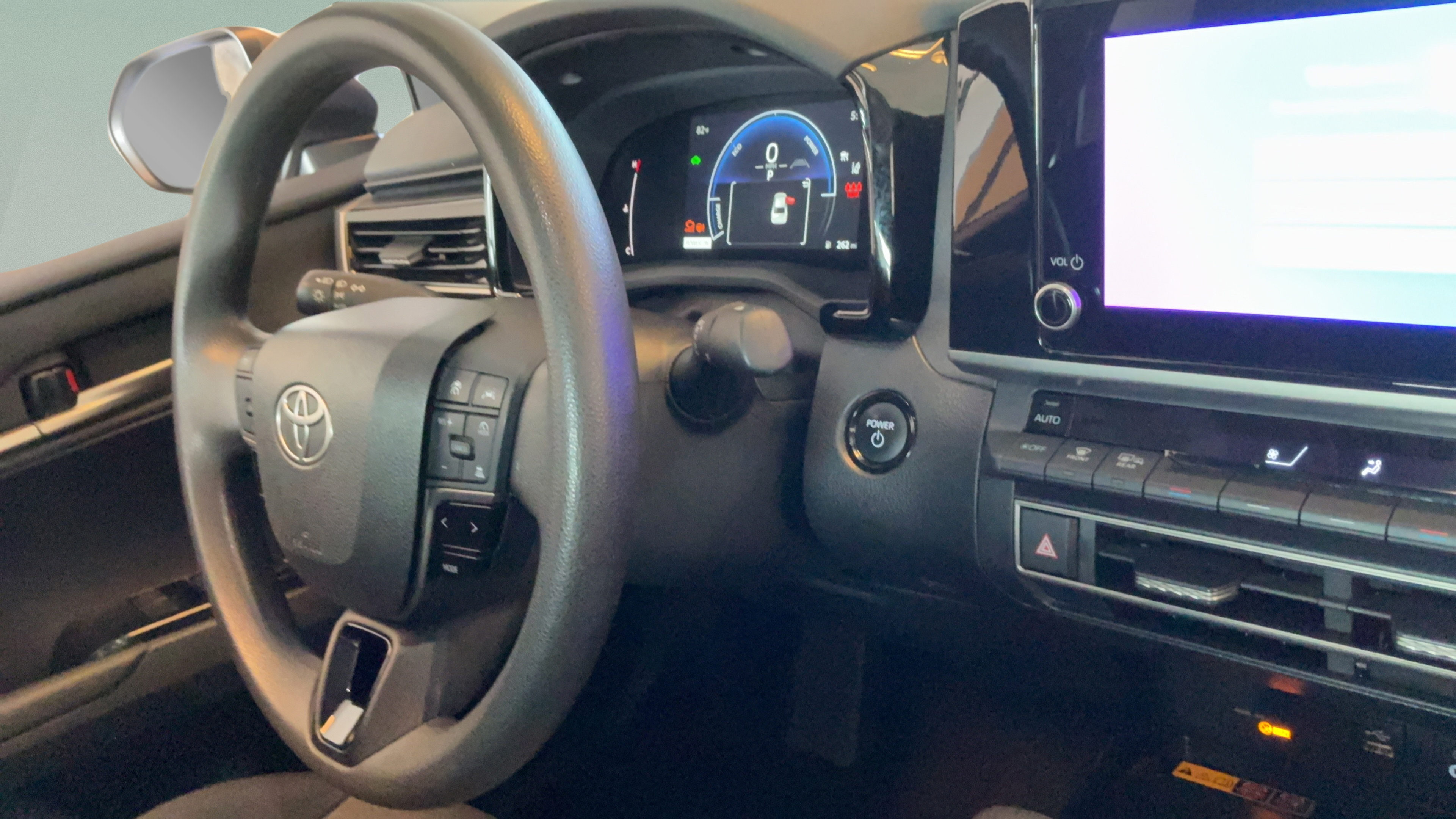 Used 2025 Toyota Camry LE FWD image 33