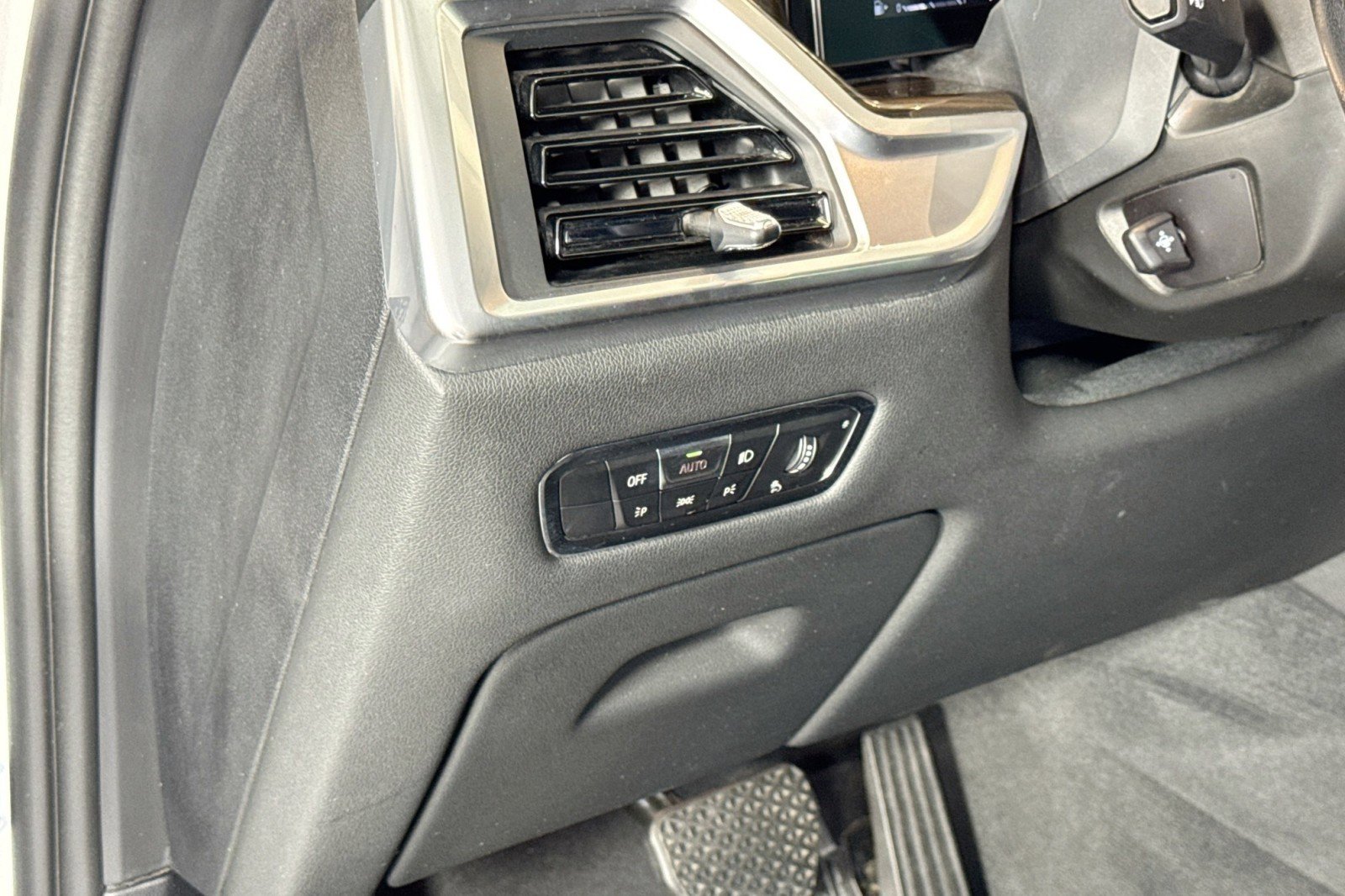 Used 2023 BMW X7 xDrive40i image 10