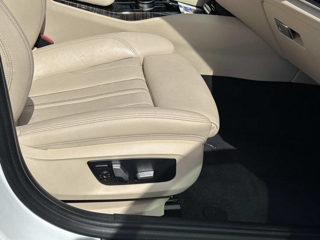 Used 2020 BMW 540i RWD image 14