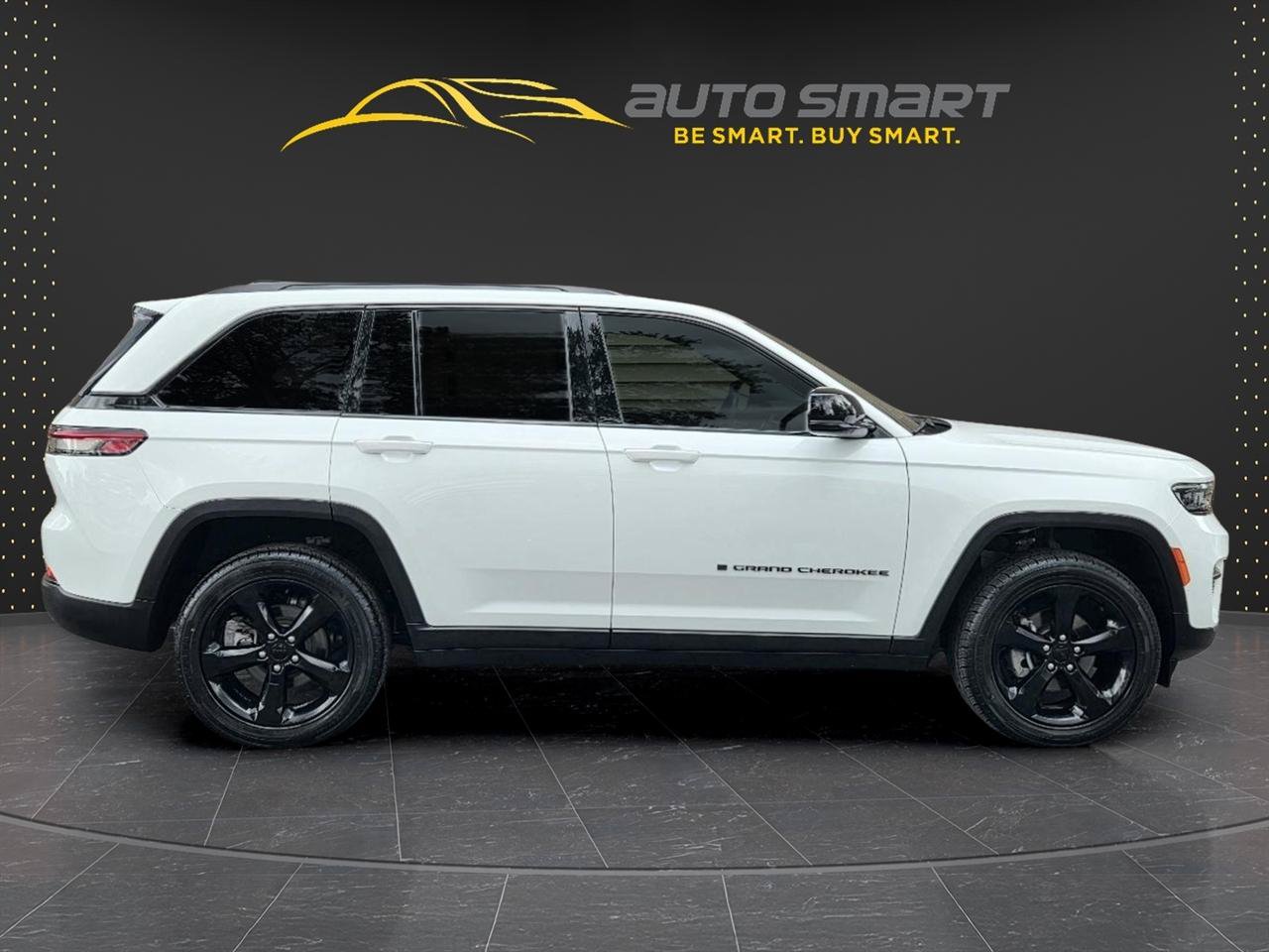 Used 2023 Jeep Grand Cherokee Altitude AWD/4WD image 6