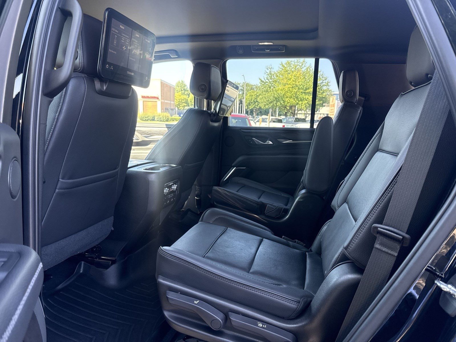Used 2021 GMC Yukon Denali w/ Denali Premium Package AWD/4WD image 24