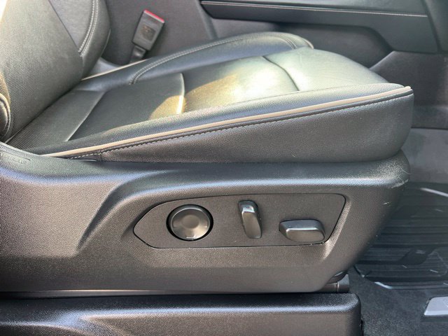 Used 2024 GMC Yukon SLT w/ SLT Luxury Package AWD/4WD image 12