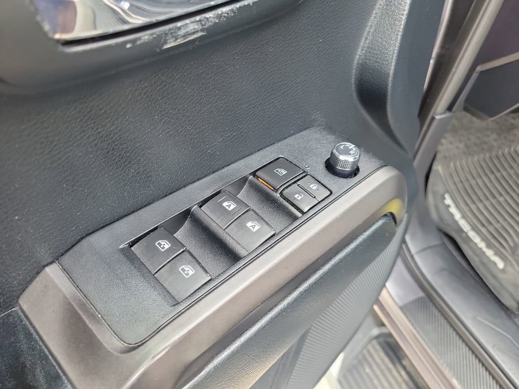 Used 2016 Toyota Tacoma TRD Sport w/ Towing Package image 17