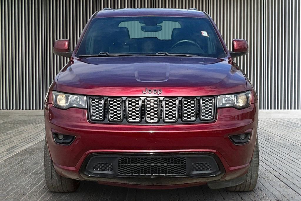 Used 2017 Jeep Grand Cherokee Altitude image 4