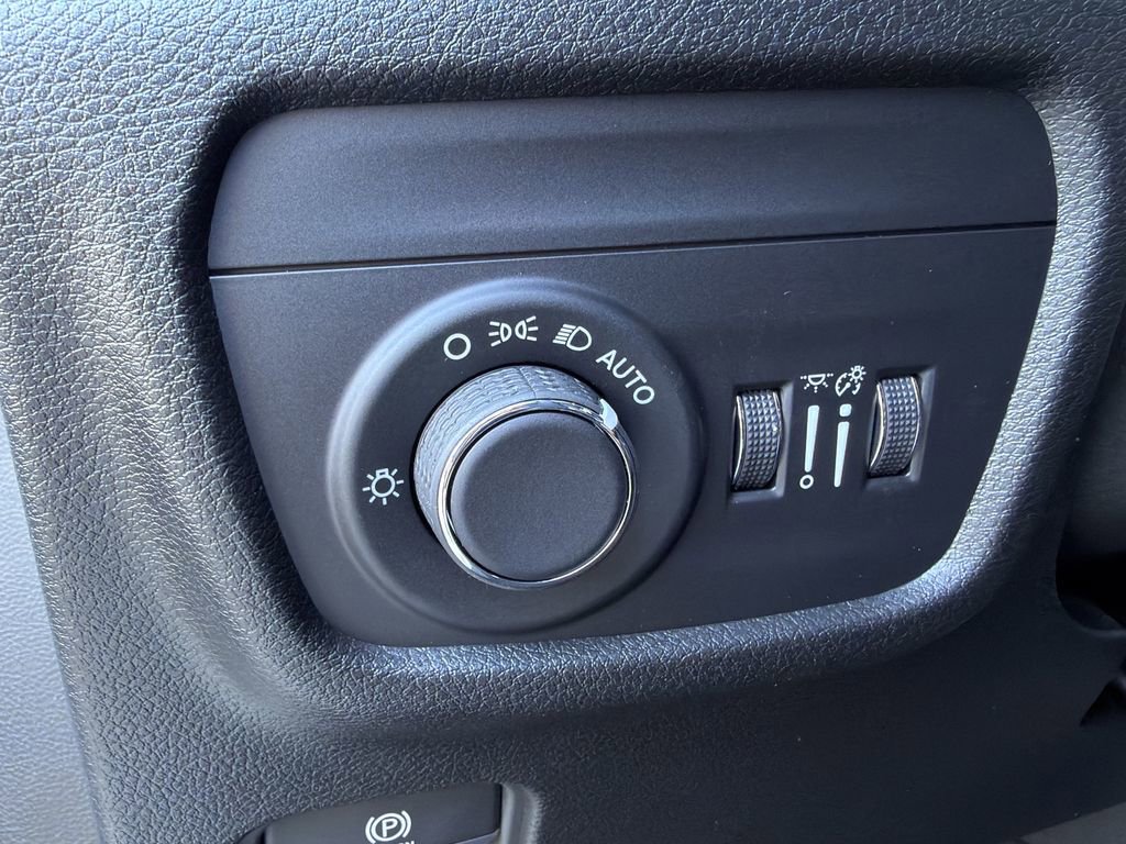 New 2025 Jeep Grand Cherokee L Altitude image 17