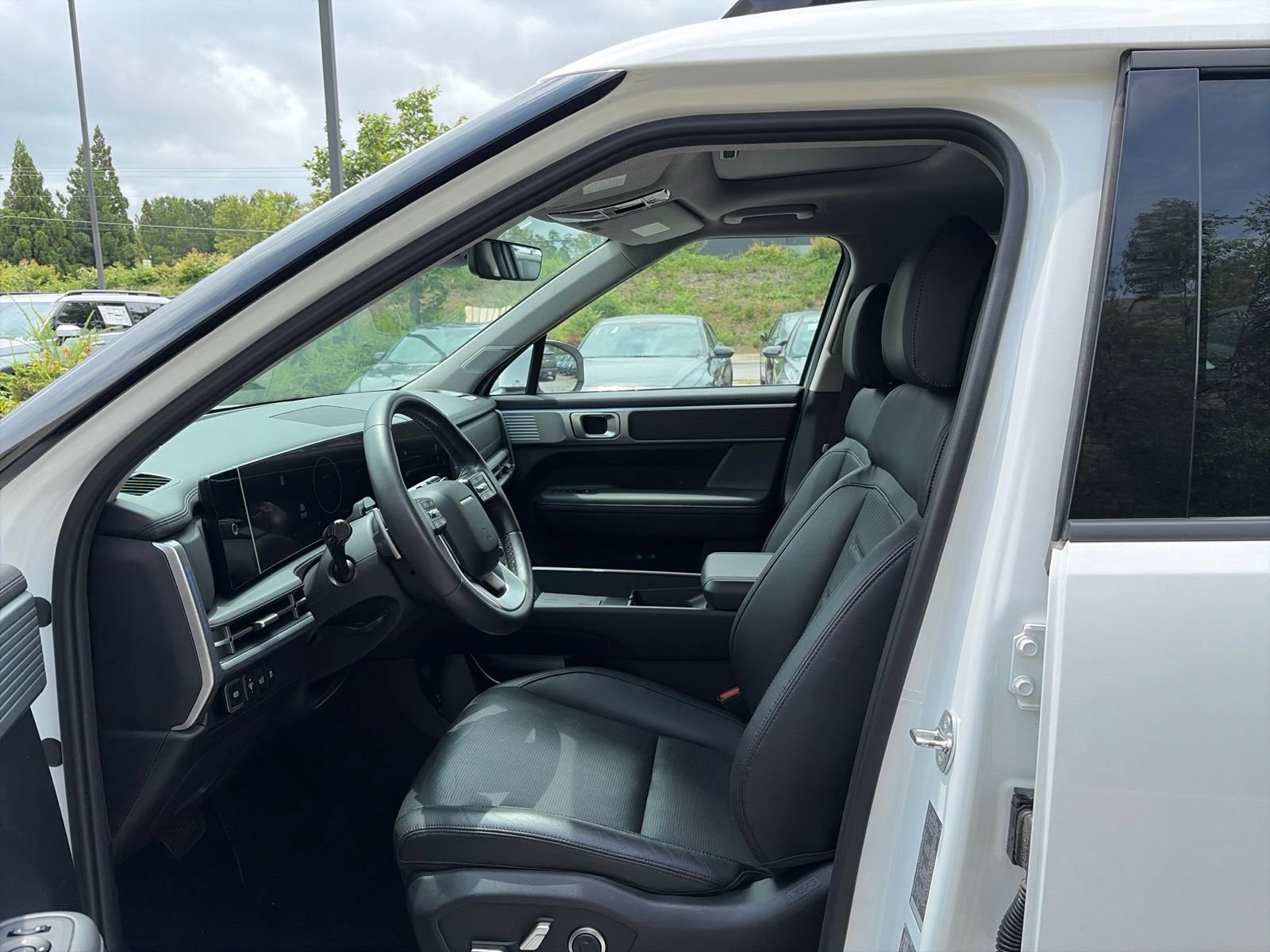 Used 2024 Hyundai Santa Fe Limited AWD/4WD image 9
