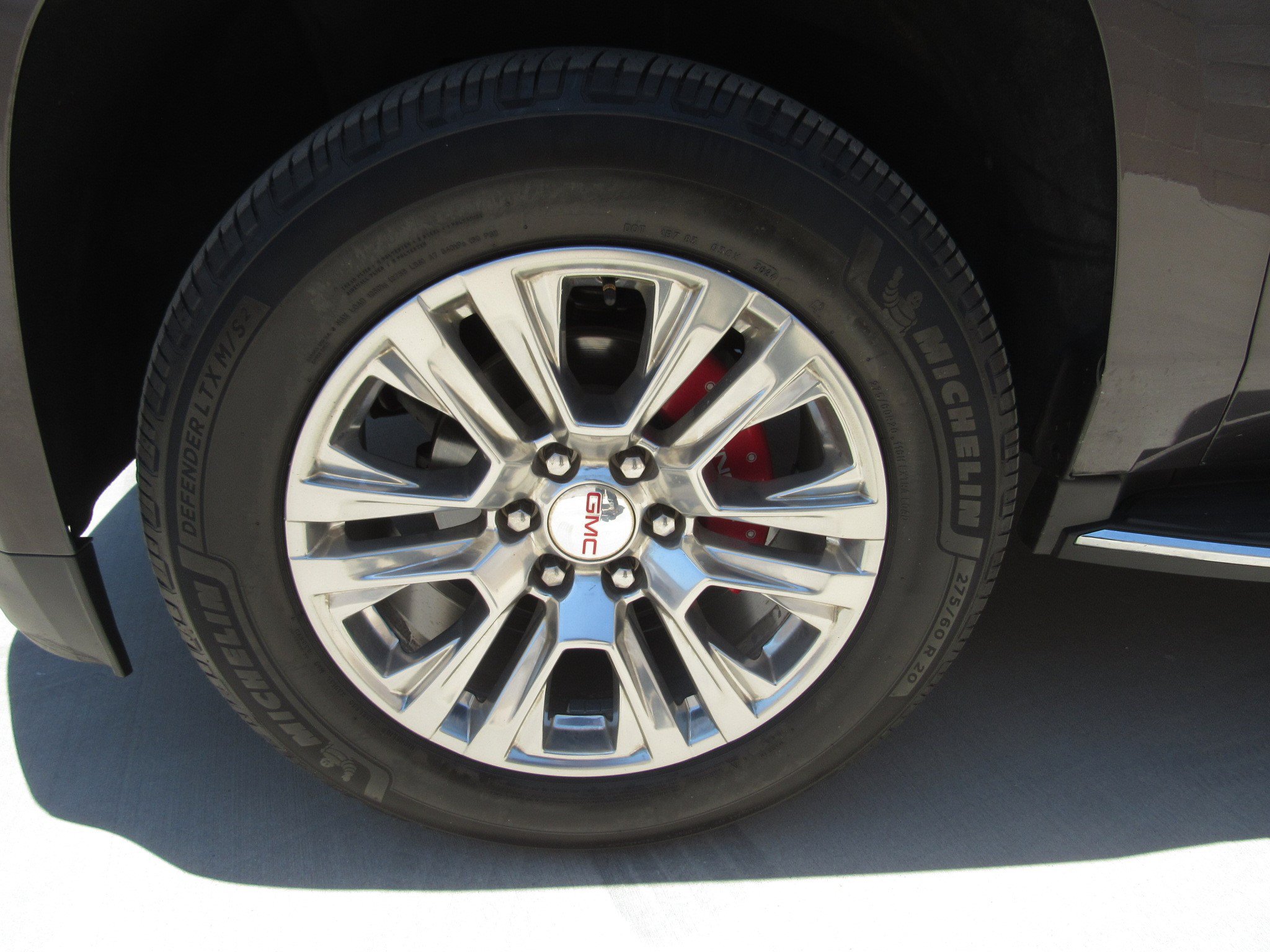 Used 2017 GMC Yukon Denali RWD image 4