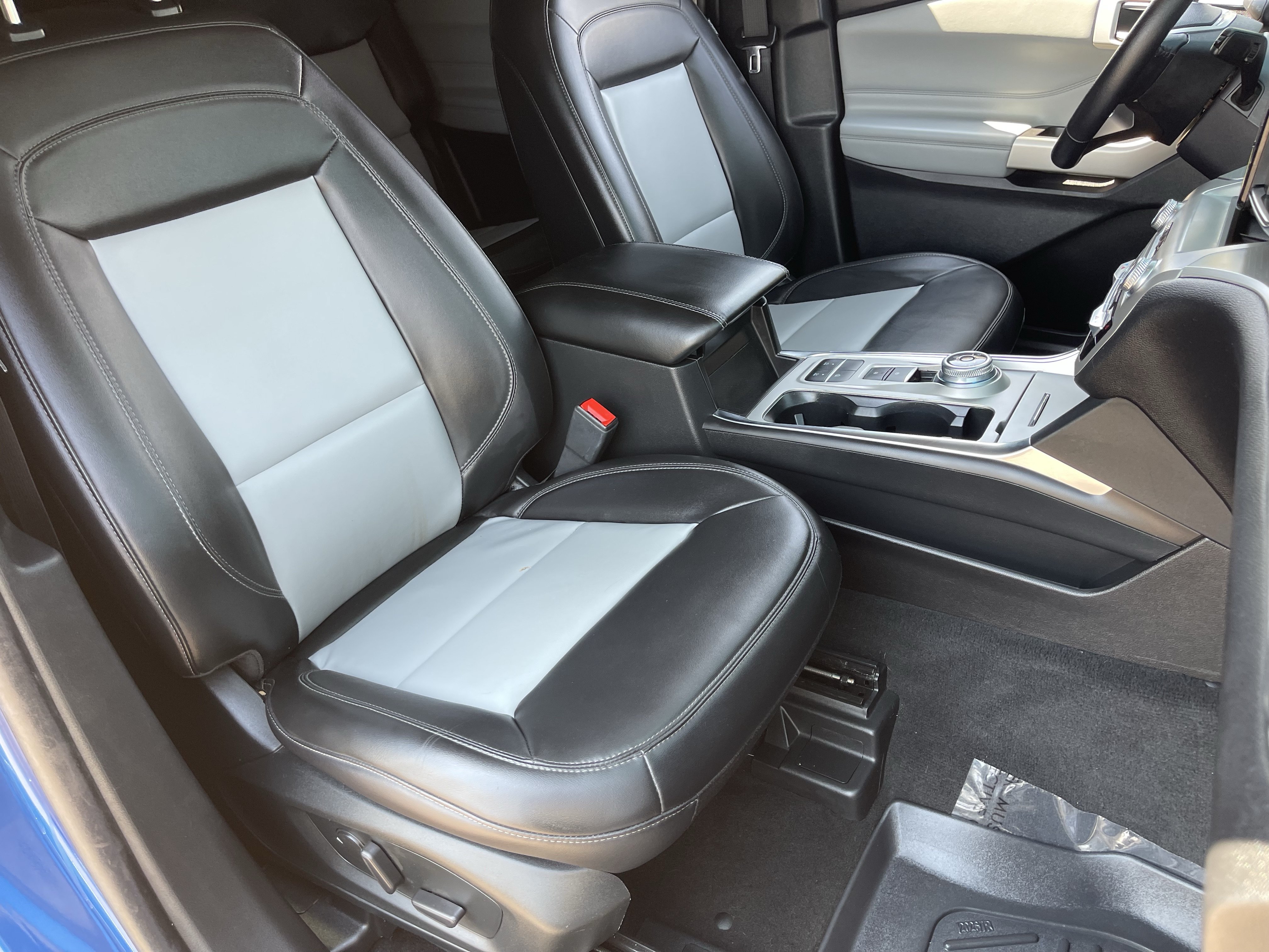 Used 2023 Ford Explorer XLT w/ Equipment Group 202A RWD image 9