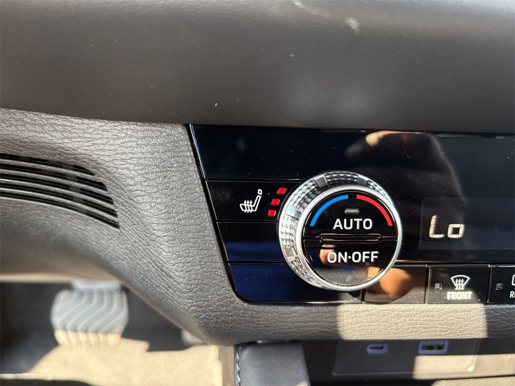 New 2025 Mitsubishi Outlander SE image 6
