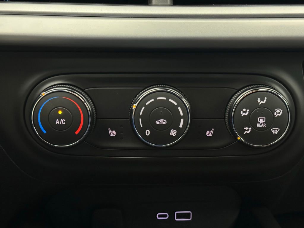 Used 2024 Chevrolet Trax RS image 25