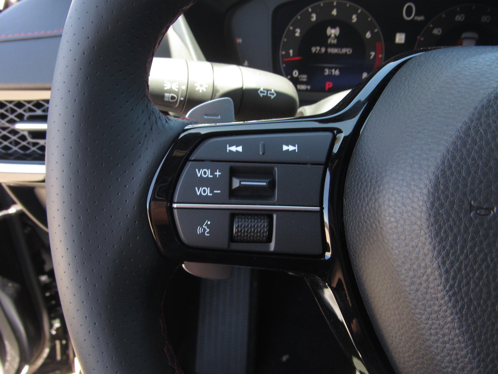 Certified 2025 Acura ADX A-Spec image 27