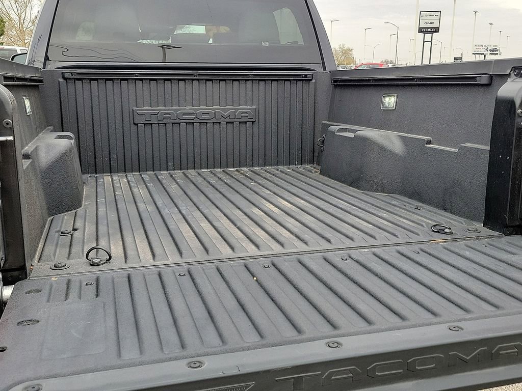 Used 2025 Toyota Tacoma SR5 image 15