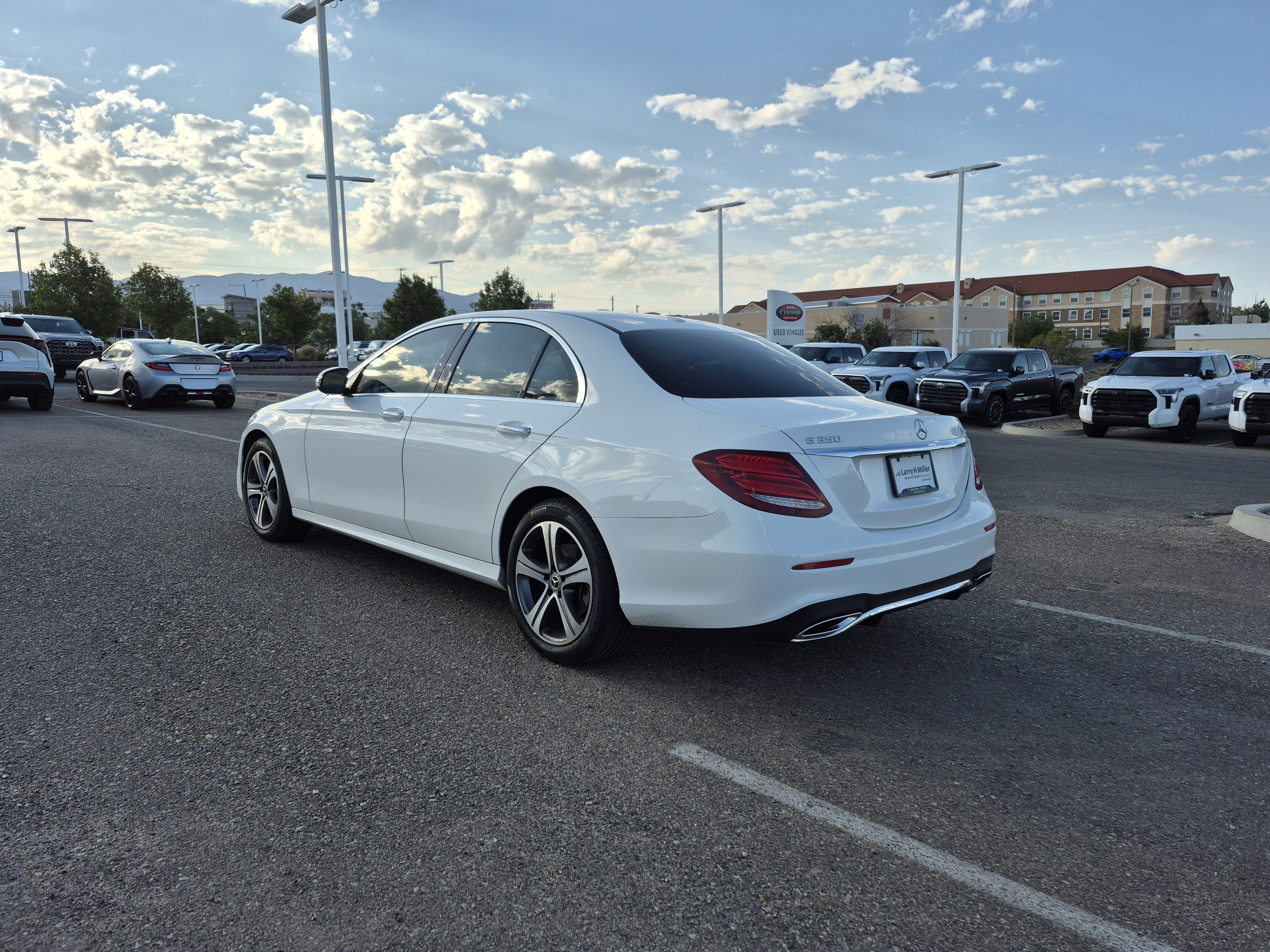 Used 2020 Mercedes-Benz E 350 4MATIC Sedan image 3
