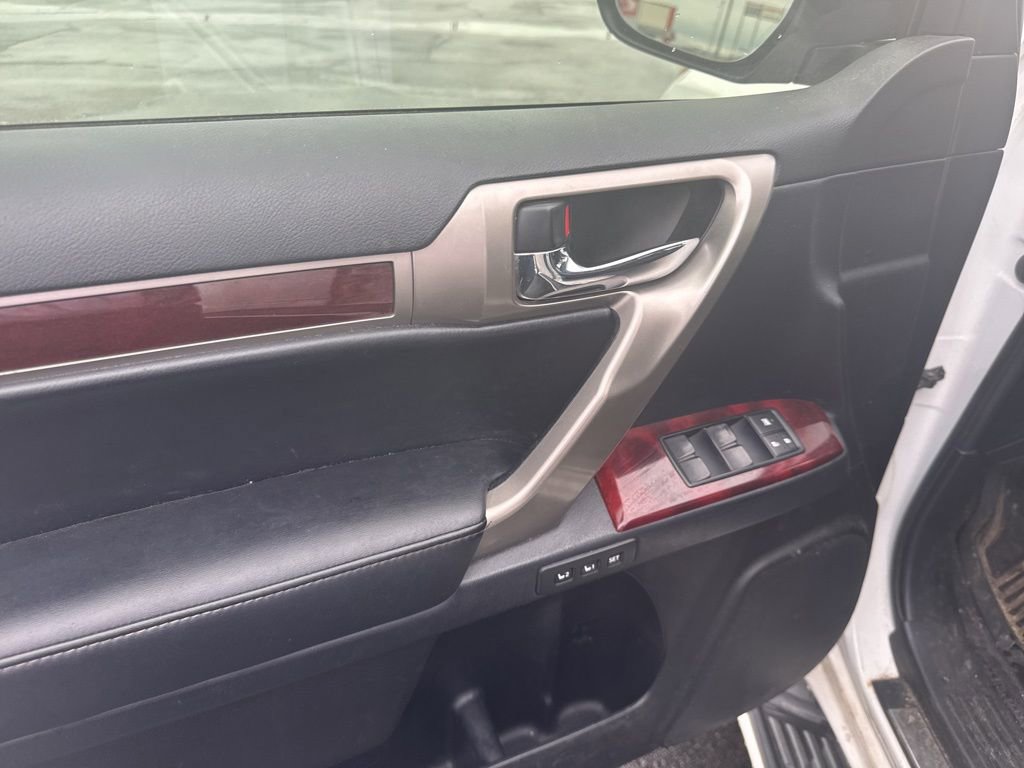 Used 2016 Lexus GX 460 w/ Premium Package image 11