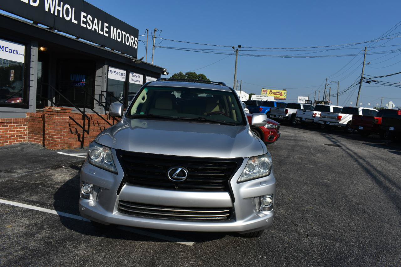 Used 2013 Lexus LX 570 4WD w/ Luxury Pkg image 3