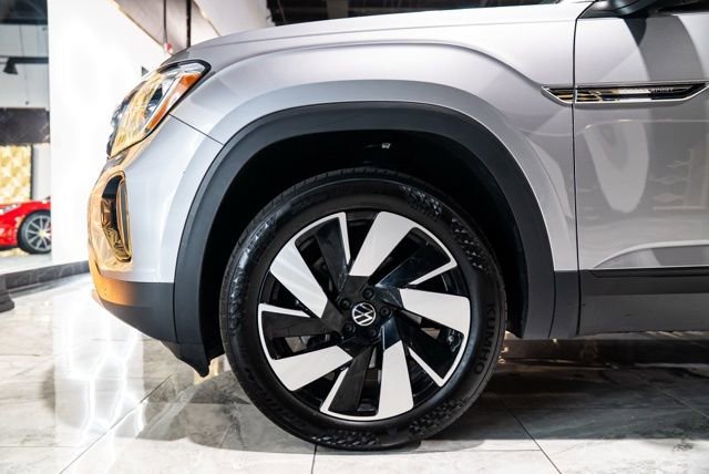 Used 2025 Volkswagen Atlas Cross Sport SE AWD/4WD image 34