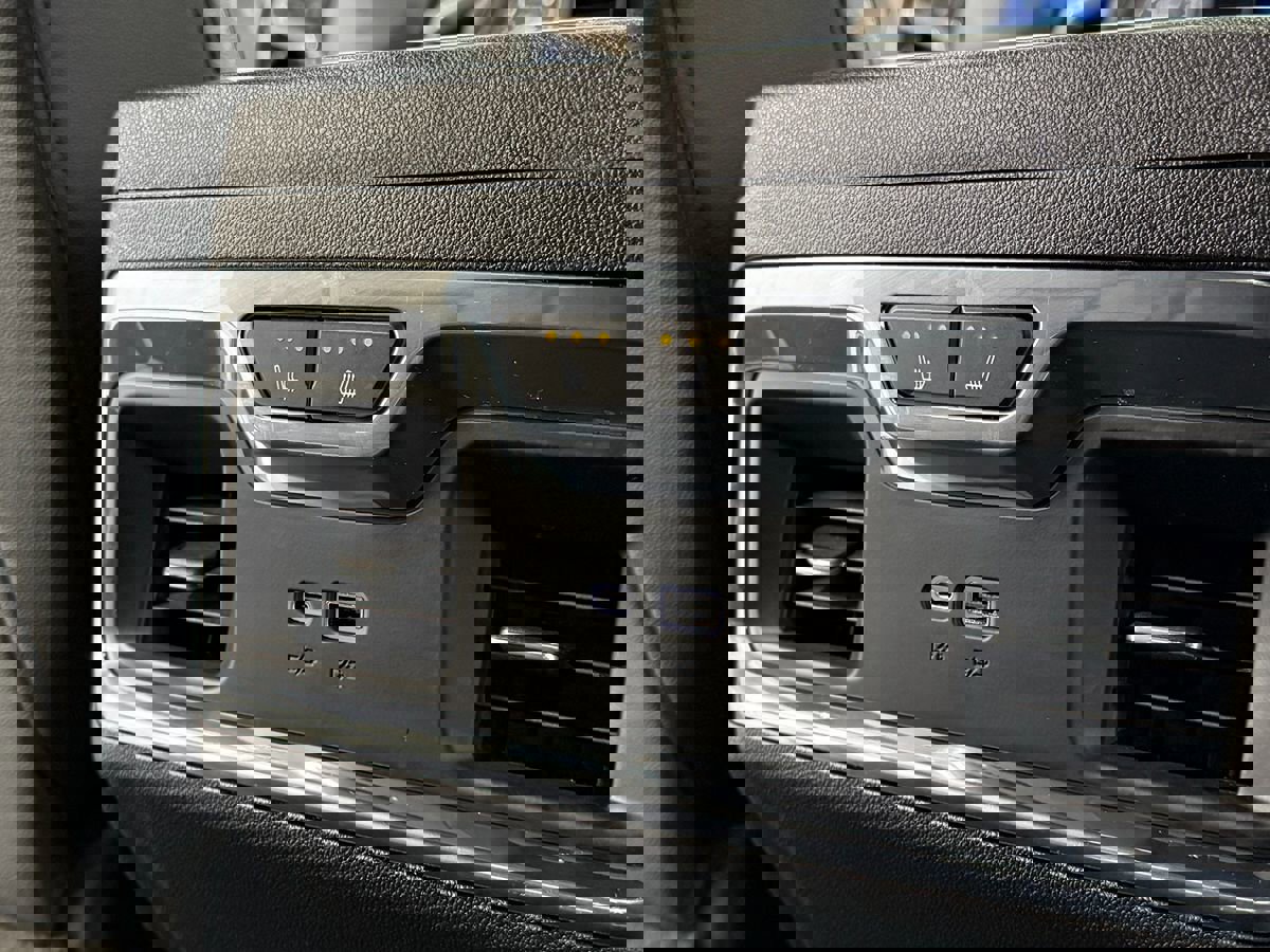 Used 2023 Chevrolet Silverado 1500 High Country image 34