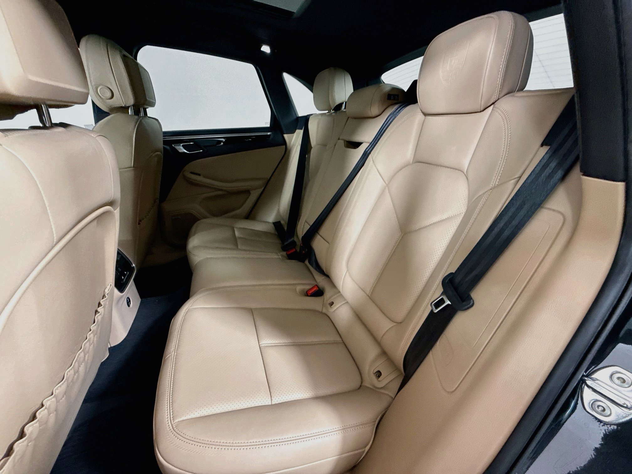 Used 2023 Porsche Macan AWD/4WD image 24